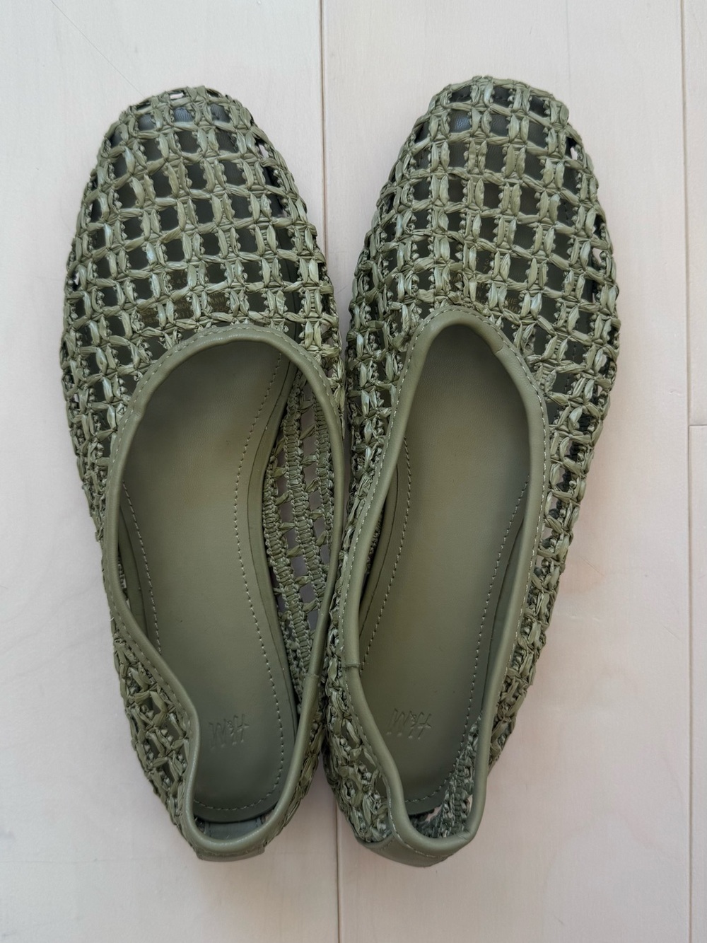 H&M Khaki Green Woven Straw Ballet Flats - Size 7